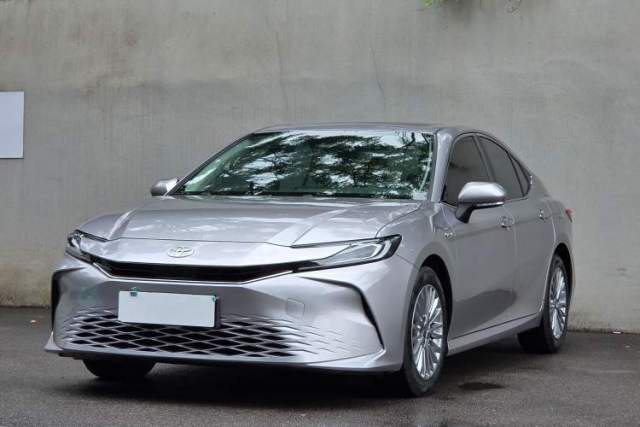 Used Toyota Camry 2024 Dual-Motor 2.0 HGVP Luxury Edition