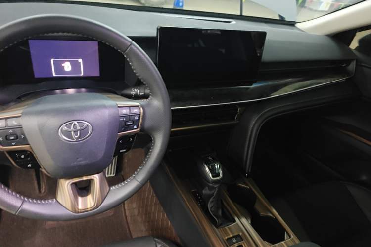 Used Toyota Camry 2024 Dual-Motor 2.0 HGVP Luxury Edition Audio And AC Panel