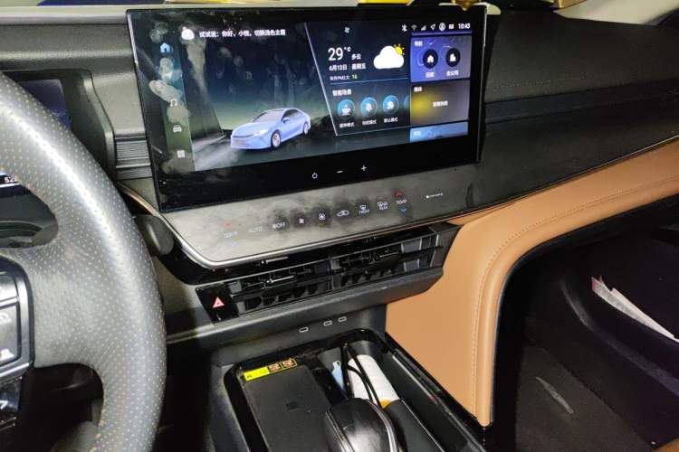 Used Toyota Camry 2024 Dual-Motor 2.0 HG Premium Edition Audio And AC Panel
