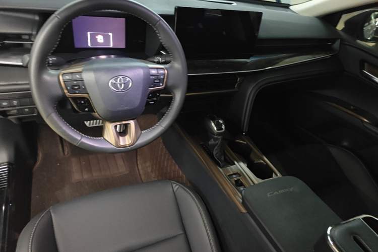 Used Toyota Camry 2024 Dual-Motor 2.0 HGVP Luxury Edition Center Console