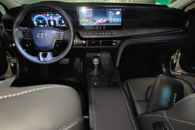 Used Toyota Camry 2024 2.0G Prestige Edition Center Console