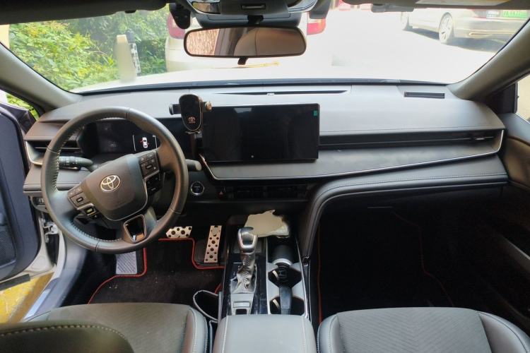 Used Toyota Camry 2024 Dual-Motor 2.0 HXS Sport Plus Edition Center Console