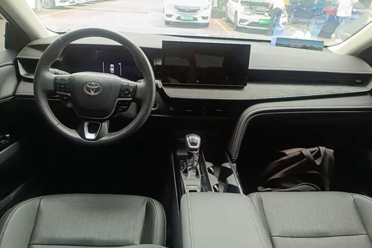 Used Toyota Camry 2024 Dual-Engine 2.5HG Prestige Edition Center Console