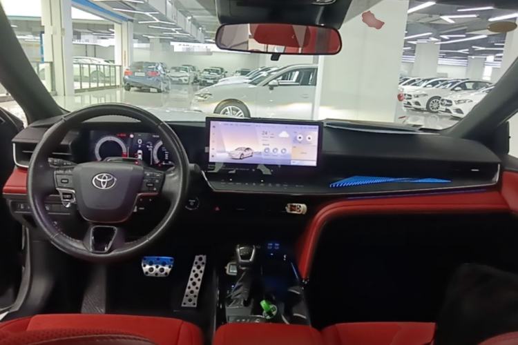 Used Toyota Camry 2024 Dual-Motor 2.0 HXS Sport Plus Edition Center Console