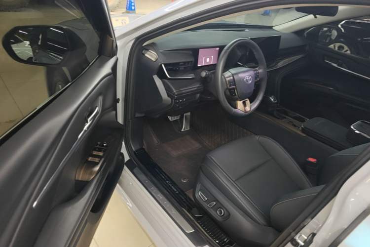Used Toyota Camry 2024 Dual-Motor 2.0 HGVP Luxury Edition Driver Seat