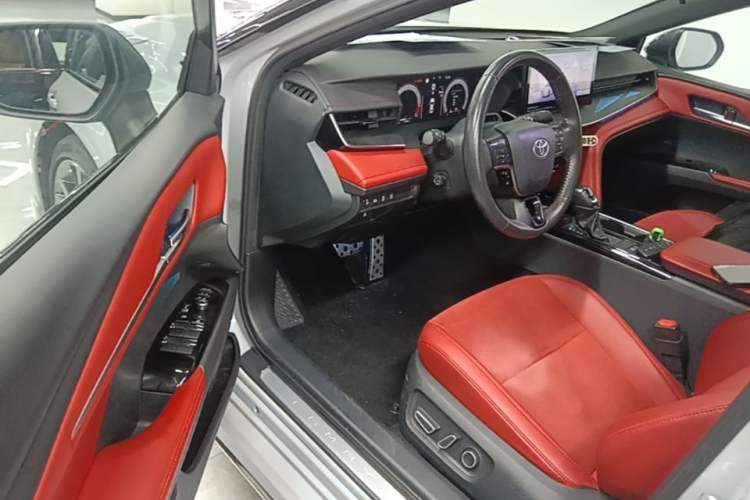 Used Toyota Camry 2024 Dual-Motor 2.0 HXS Sport Plus Edition Driver Seat