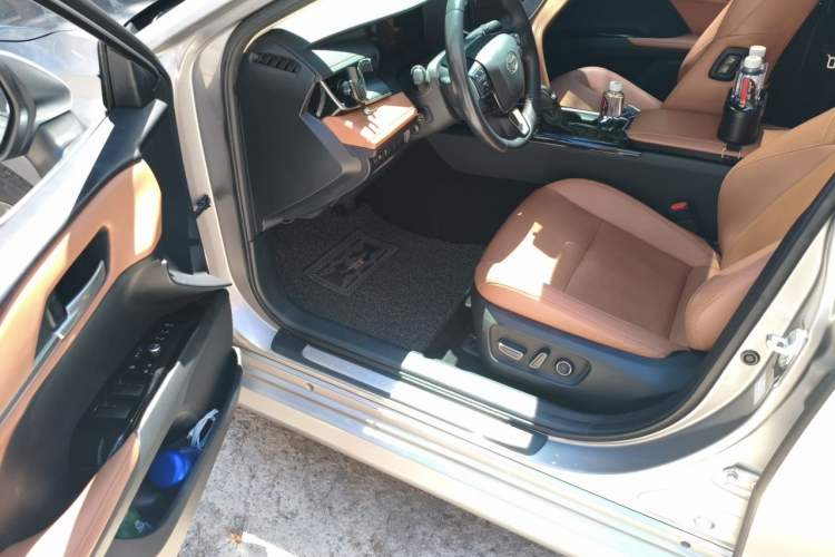 Used Toyota Camry 2024 Dual-Motor 2.0 HG Premium Edition Driver Seat