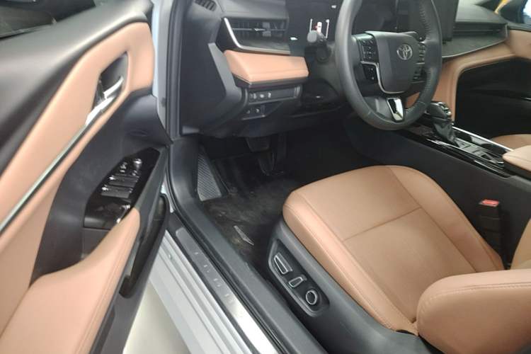 Used Toyota Camry 2024 Dual-Motor 2.0 HG Premium Edition Driver Seat