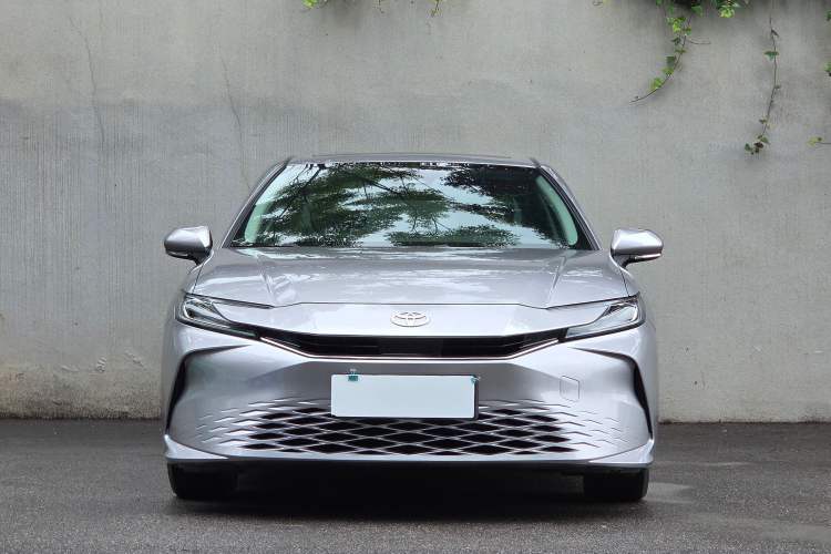Used Toyota Camry 2024 Dual-Motor 2.0 HGVP Luxury Edition Exterior 2