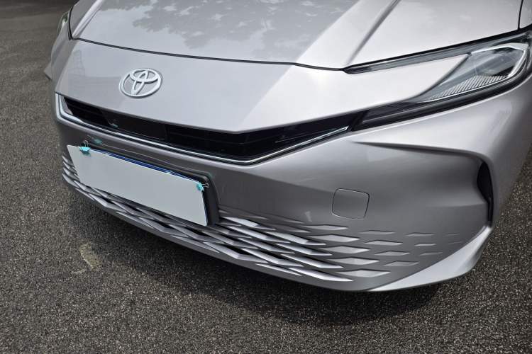 Used Toyota Camry 2024 Dual-Motor 2.0 HGVP Luxury Edition Exterior 6