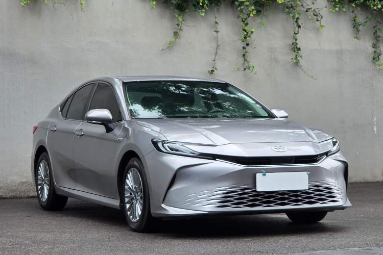 Used Toyota Camry 2024 Dual-Motor 2.0 HGVP Luxury Edition Exterior 8