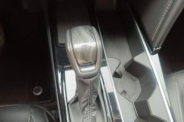Used Toyota Camry 2024 Dual-Engine 2.5HG Prestige Edition Gear Lever