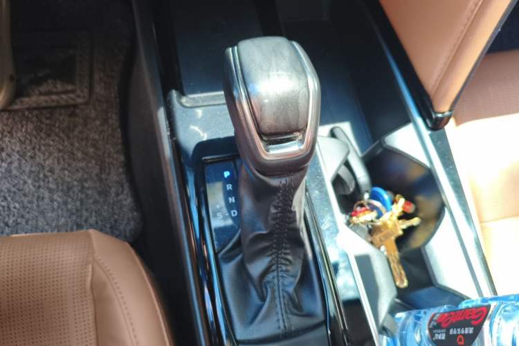 Used Toyota Camry 2024 Dual-Motor 2.0 HG Premium Edition Gear Lever