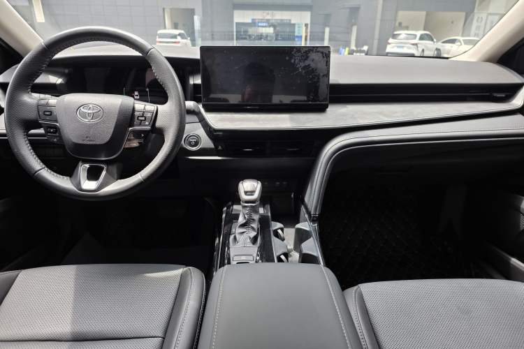Used Toyota Camry 2024 Dual-Motor 2.0 HGVP Luxury Edition Interior 2