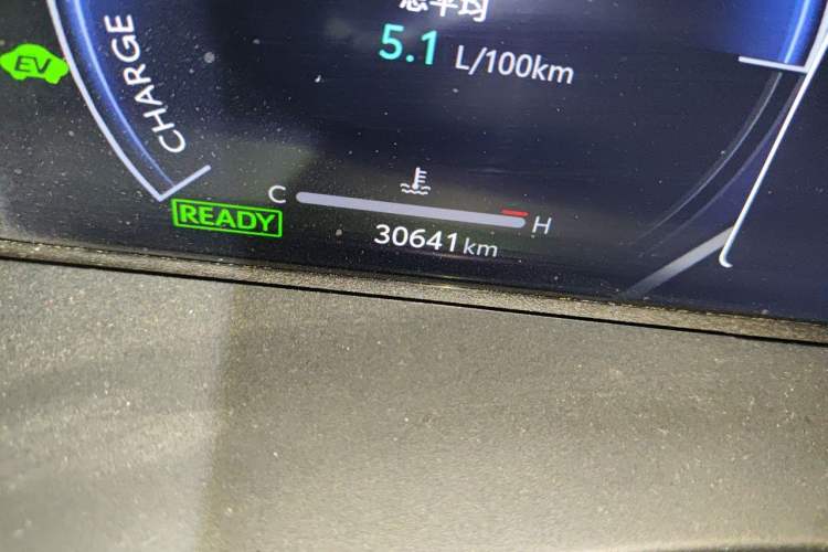 Used Toyota Camry 2024 Dual-Motor 2.0 HG Premium Edition Odometer Close Up