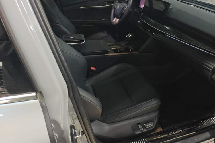 Used Toyota Camry 2024 Dual-Motor 2.0 HGVP Luxury Edition Right Front Seat