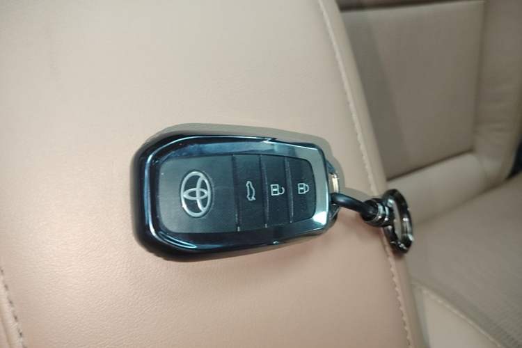Used Toyota Camry 2024 Dual-Motor 2.0 HG Premium Edition Vehicle Key