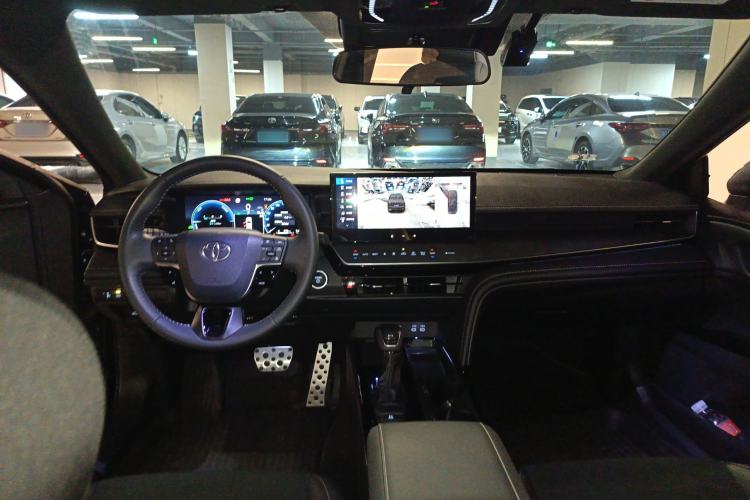 Used Toyota Camry 2024 Dual-Motor 2.0HS Sport Edition Center Console