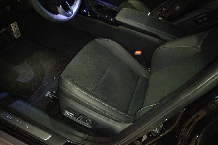 Used Toyota Camry 2024 Dual-Motor 2.0HS Sport Edition Left Front Seat