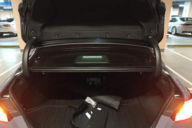 Used Toyota Camry 2024 Dual-Motor 2.0HS Sport Edition Trunk