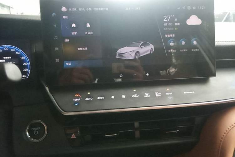 Used Toyota Camry 2024 Dual-Motor 2.0 HG Premium Edition Audio And AC Panel
