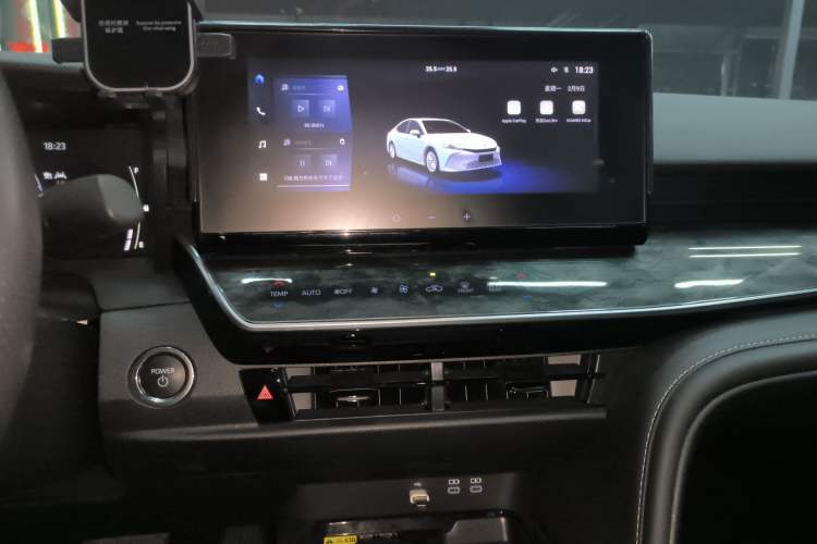Used Toyota Camry 2024 Dual-Motor 2.0 HGVP Luxury Edition Audio And AC Panel