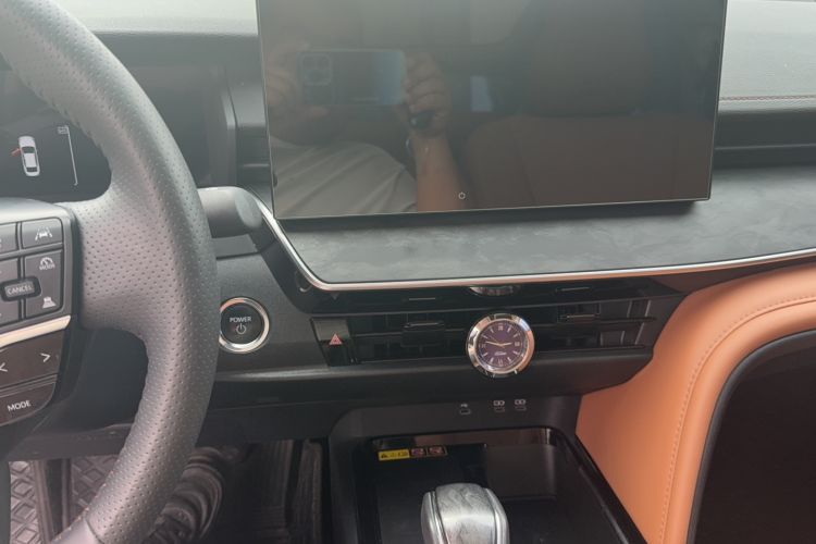 Used Toyota Camry 2024 Dual-Motor 2.0 HG Premium Edition Audio And AC Panel