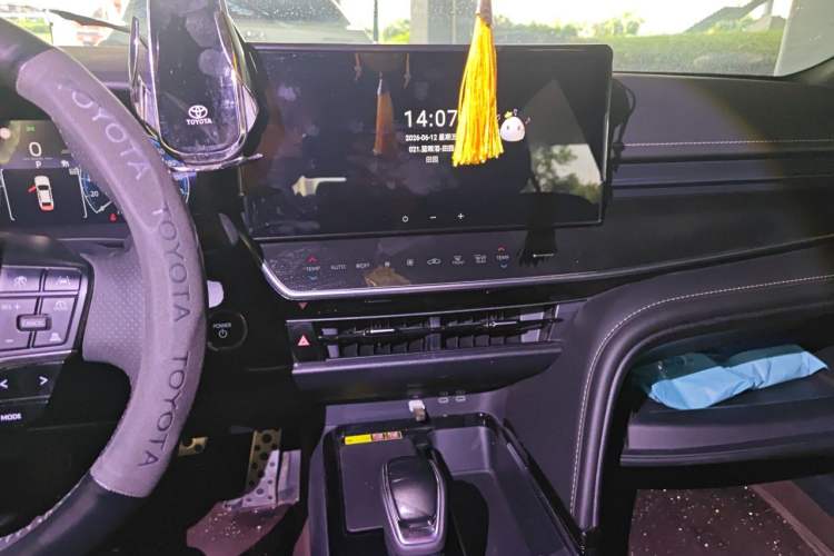 Used Toyota Camry 2024 Dual-Motor 2.0HS Sport Edition Audio And AC Panel
