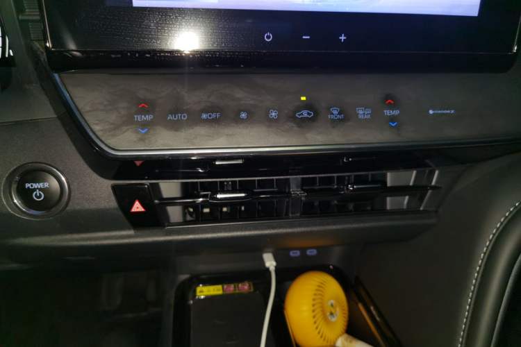 Used Toyota Camry 2024 2.0 GVP Luxury Edition Audio And AC Panel