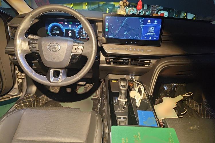 Used Toyota Camry 2024 2.0G Prestige Edition Center Console