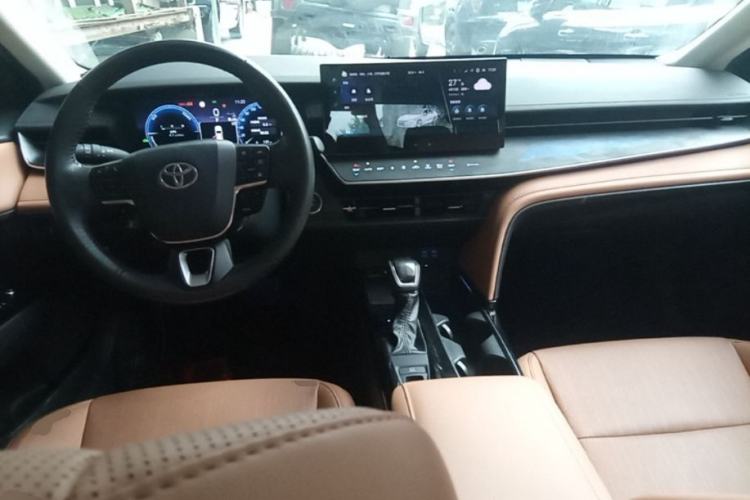 Used Toyota Camry 2024 Dual-Motor 2.0 HG Premium Edition Center Console