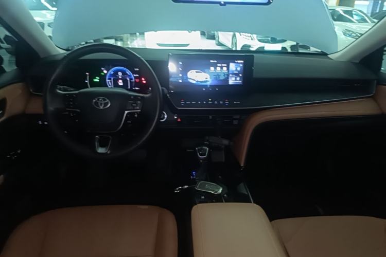 Used Toyota Camry 2024 Dual-Motor 2.0 HGVP Luxury Edition Center Console