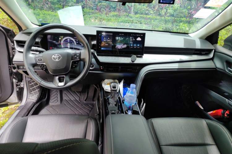 Used Toyota Camry 2024 Dual-Motor 2.0 HG Premium Edition Center Console