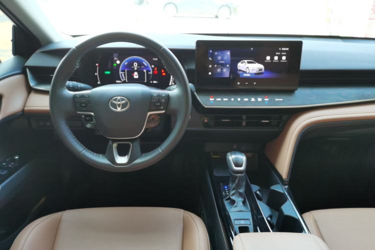 Used Toyota Camry 2024 Dual-Motor 2.0 HGVP Luxury Edition Center Console