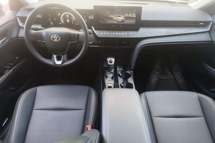 Used Toyota Camry 2024 Dual-Motor 2.0 HGVP Luxury Edition Center Console