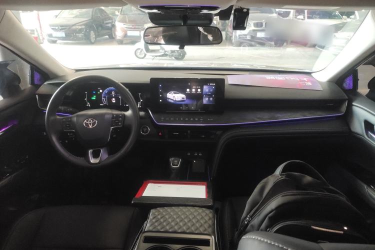 Used Toyota Camry 2024 Dual-Motor 2.0 HGVP Luxury Edition Center Console
