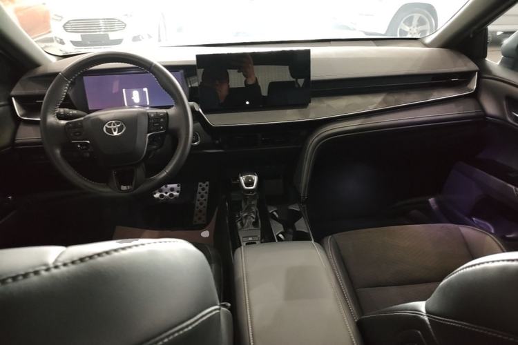 Used Toyota Camry 2024 2.0S Sport Edition Center Console