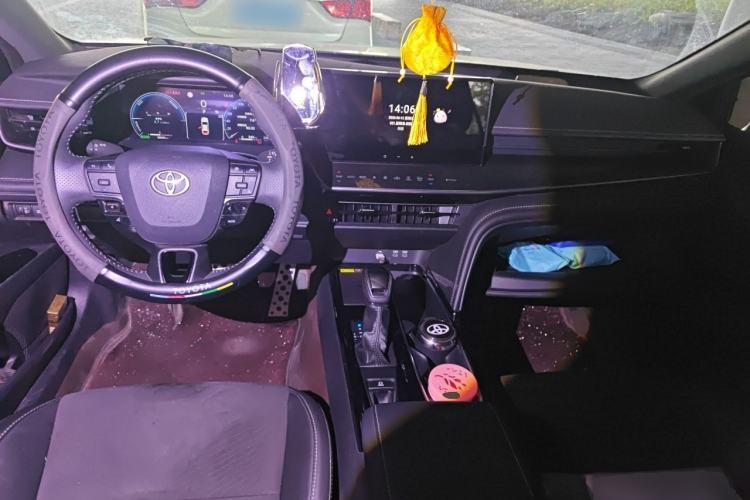 Used Toyota Camry 2024 Dual-Motor 2.0HS Sport Edition Center Console