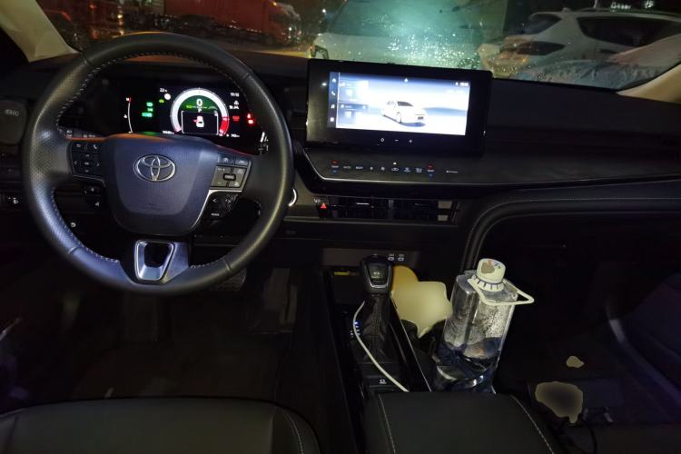 Used Toyota Camry 2024 2.0 GVP Luxury Edition Center Console
