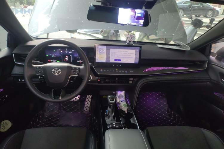 Used Toyota Camry 2024 Dual-Motor 2.0 HXS Sport Plus Edition Center Console