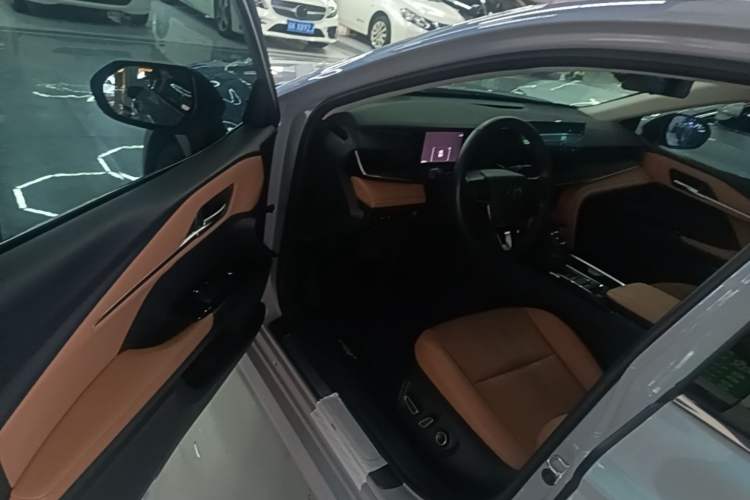Used Toyota Camry 2024 Dual-Motor 2.0 HGVP Luxury Edition Driver Seat
