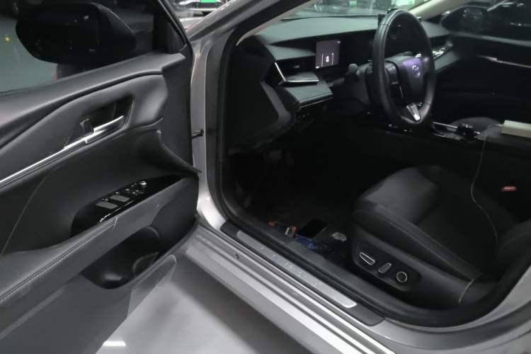Used Toyota Camry 2024 Dual-Motor 2.0 HGVP Luxury Edition Driver Seat