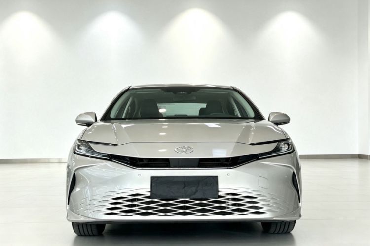 Used Toyota Camry 2024 Dual-Motor 2.0 HGVP Luxury Edition Exterior 4
