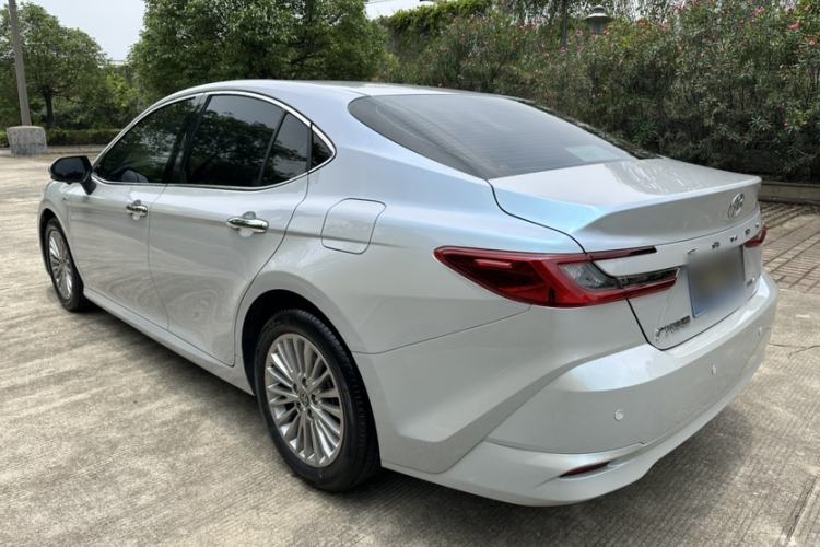 Used Toyota Camry 2024 Dual-Motor 2.0 HGVP Luxury Edition Exterior 6