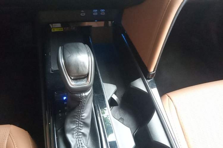 Used Toyota Camry 2024 Dual-Motor 2.0 HG Premium Edition Gear Lever