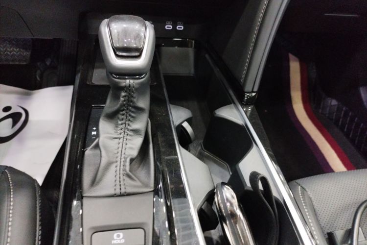 Used Toyota Camry 2024 2.0 GVP Luxury Edition Gear Lever