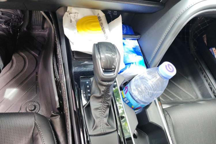 Used Toyota Camry 2024 Dual-Motor 2.0 HG Premium Edition Gear Lever
