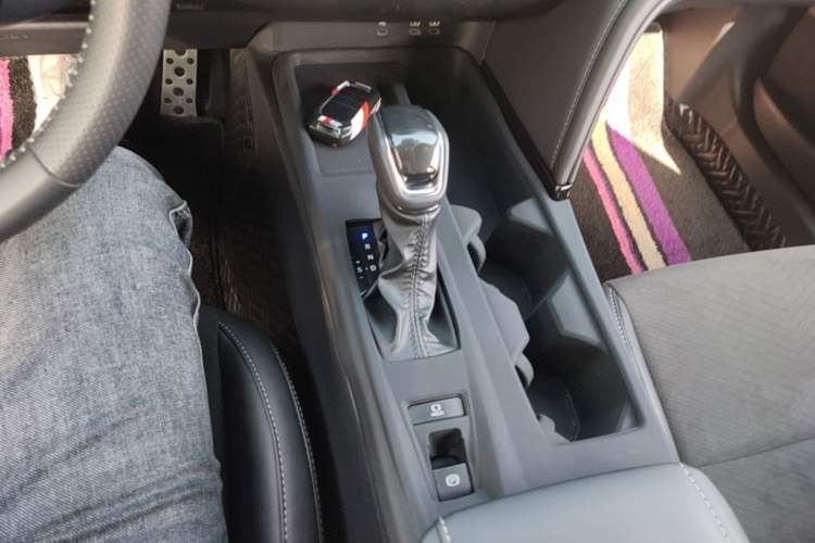 Used Toyota Camry 2024 Dual-Motor 2.0 HXS Sport Plus Edition Gear Lever