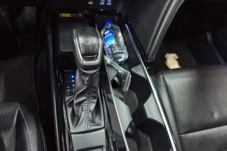 Used Toyota Camry 2024 Dual-Motor 2.0 HG Premium Edition Gear Lever