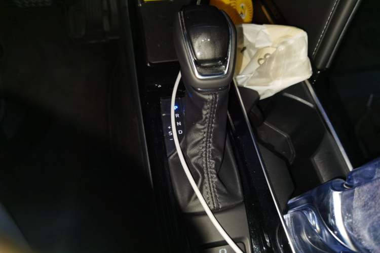 Used Toyota Camry 2024 2.0 GVP Luxury Edition Gear Lever